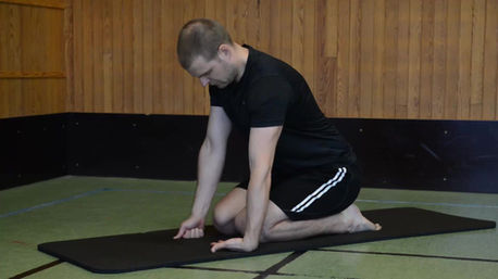 Styrka - Handleder - Steg 1 - Handrygg ner i marken